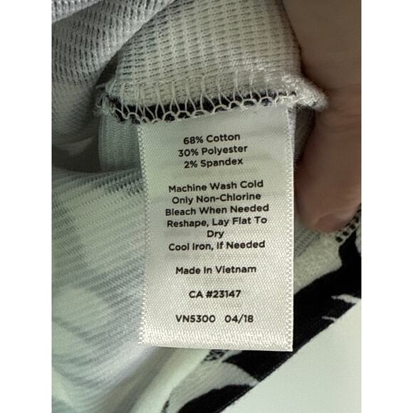 Talbots Textured Ribbed Knit Boat Neck Black White Floral Top Size M 3/4 Sleeves - Picture 5 of 7